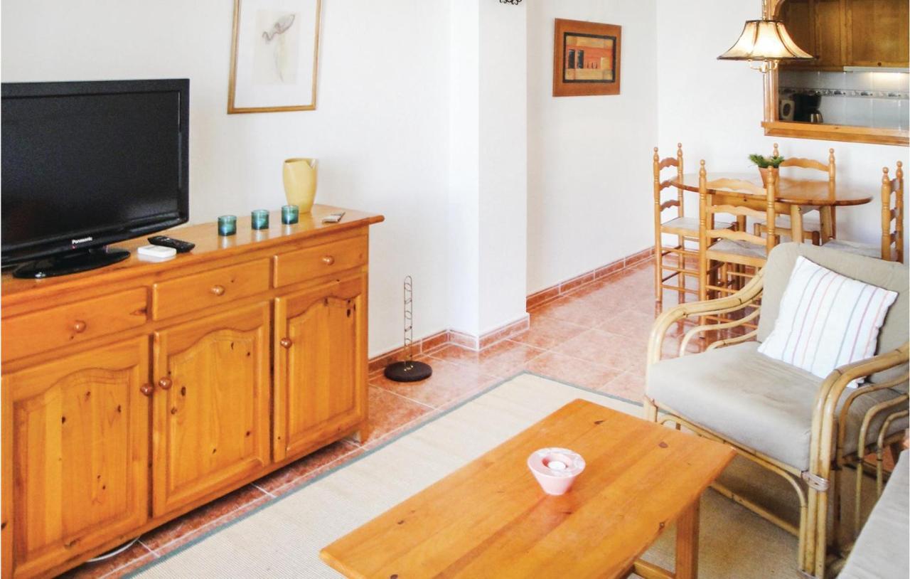 2 Bedroom Cozy Apartment In Торевиеха Екстериор снимка