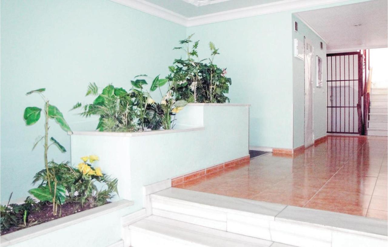 2 Bedroom Cozy Apartment In Торевиеха Екстериор снимка