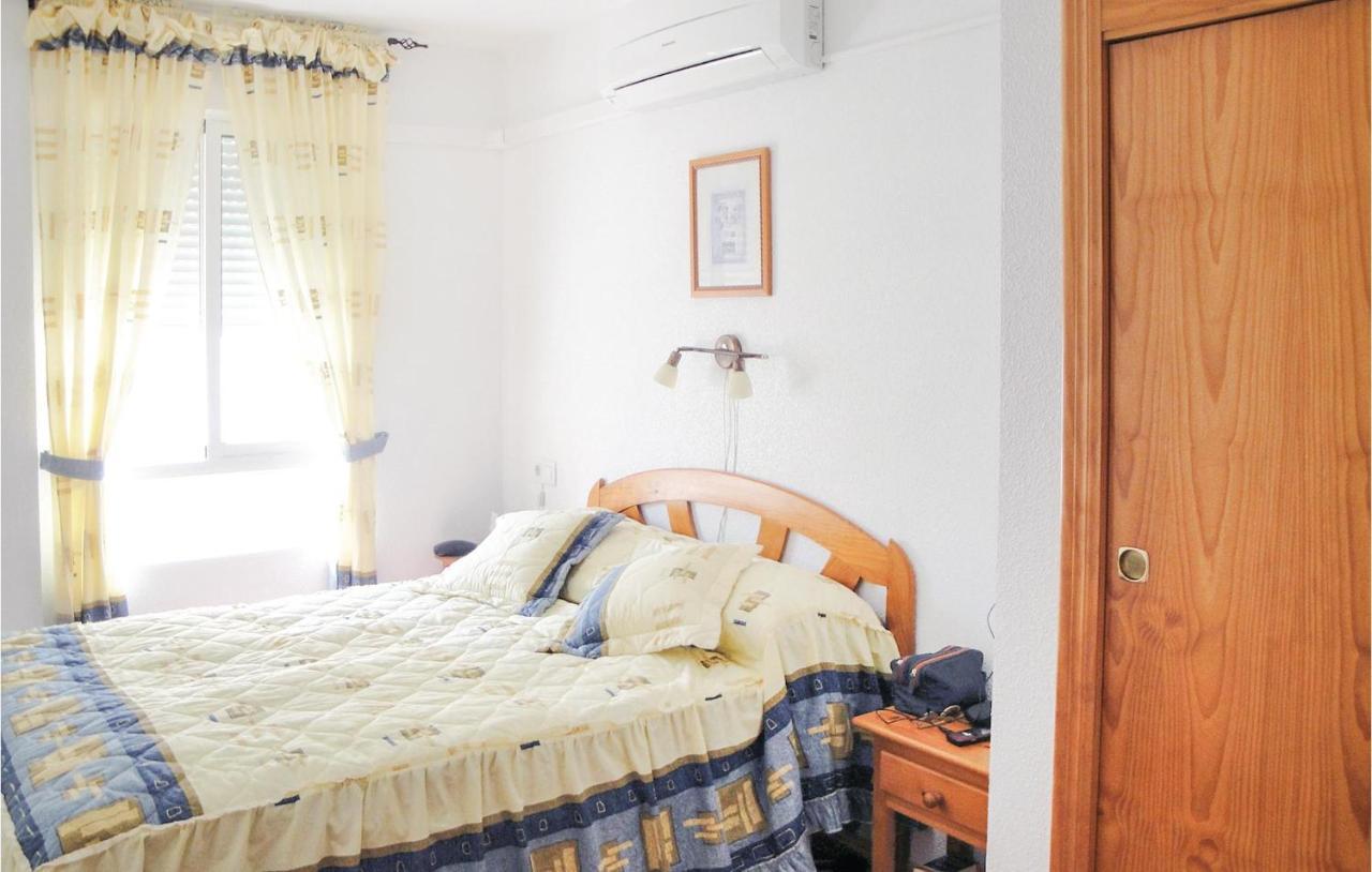 2 Bedroom Cozy Apartment In Торевиеха Екстериор снимка